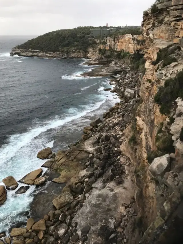 Scott jatuh dari tebing ini pada tanggal 8 Desember 1988.