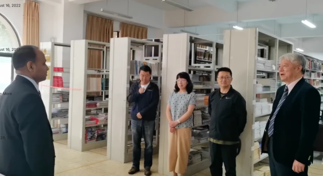 සුගත් රත්නායකගේ මැදිහත් වීමෙන් යුන්නාන් විශ්වවිද්‍යාලයේ සිංහල පොත් 1000කින් යුත් "ශ්‍රී ලංකා - චීන මිත්‍රත්ව පුස්තකාලය" ආරම්භ කිරීම ද කැපී පෙනෙන සිදුවීමකි.