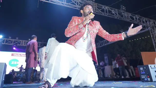 ગરબા, નોરતા, નવરાત્રી, ગાયક, સંગીત, લોકસંગીત, ગુજરાત, સોશિયલ મીડિયા