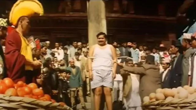 फ़िल्म 'घरवाली बाहरवाली' का एक दृश्य