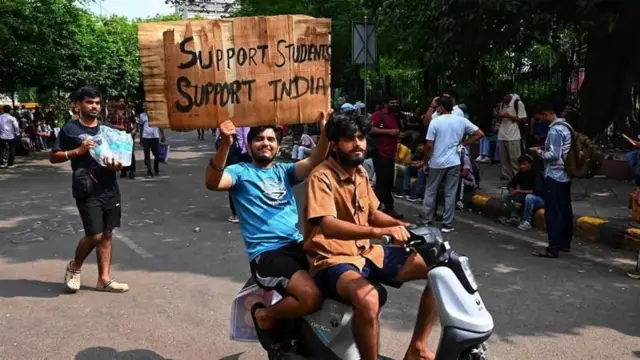 Caption- नवी दिल्लीतील जंतर-मंतर येथे 23 जुलै 2026 रोजी सीजेपीच्या आंदोलनात सहभागी होण्यासाठी मोठ्या संख्येने पक्षाचे समर्थक आणि विद्यार्थी जमले होते.