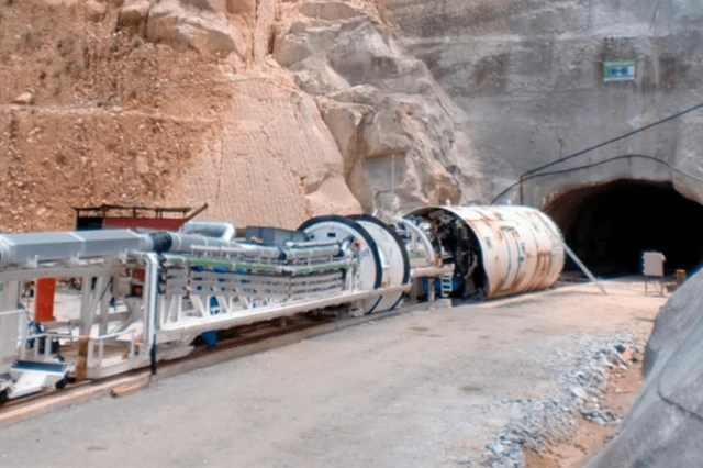 මෙම ව්යාපෘතියේ වටිනාකම ඇමෙරිකානු ඩොලර් මිලියන 500 කට අධිකය. ඊට ඉරානය මෙන්ම ශ්රී ලංකාව මුල්ය දායකත්වය සපයා තිබේ.