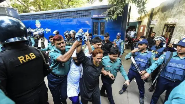 হোলি আর্টিজান হামলায় জড়িত সাত জঙ্গির সাজা কমিয়ে আমৃত্যু কারাদণ্ড দিয়েছিলো হাইকোর্ট