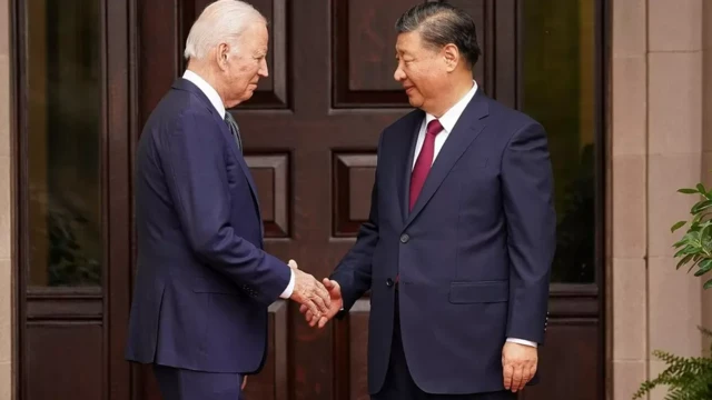 মি. শি এবং মি. বাইডেন সান ফ্রান্সিসকোর বাইরে একটি এস্টেটে দেখা করেন।