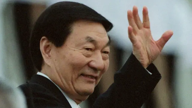 朱镕基挥手
