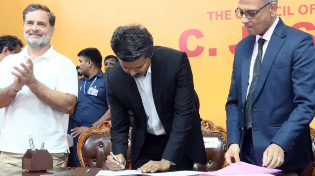 முதலமைச்சராக பொறுப்பேற்ற பின்னர் 3 உத்தரவுகளில் கையெழுத்திட்டார் முதலமைச்சர் விஜய்