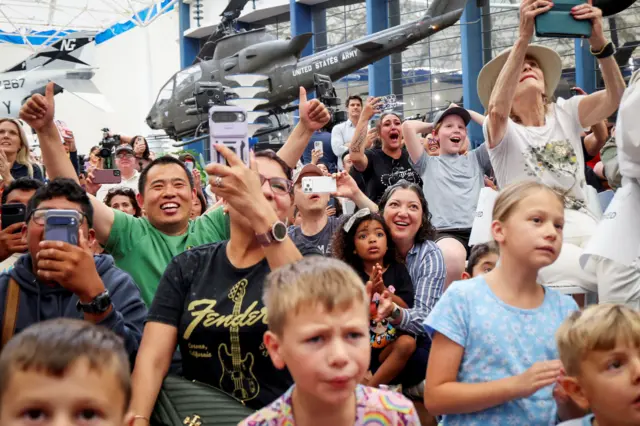 Watch Party တွေမှာအားပေးချီးကျူးသံတွေညံခဲ့