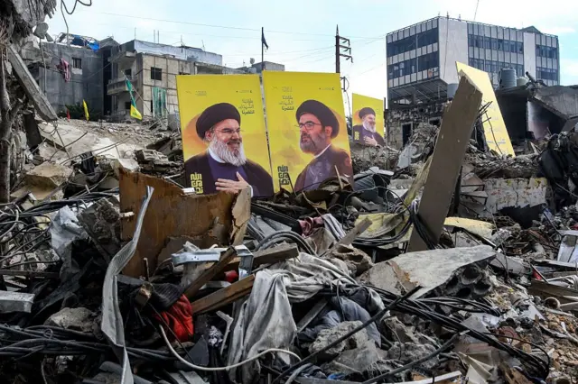 صور لنصرالله وهاشم صفي الدين فوق أنقاض المباني في بيروت