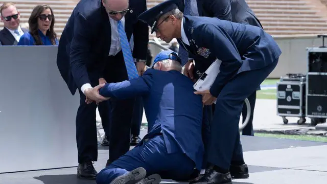 Joe Biden afashwa guhaguruka nyuma yo kugwa