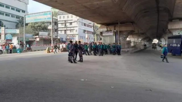 সহিংসতার আশঙ্কায় শনিবার ঢাকার বিভিন্ন পয়েন্টে ছিল পুলিশের পাহারা