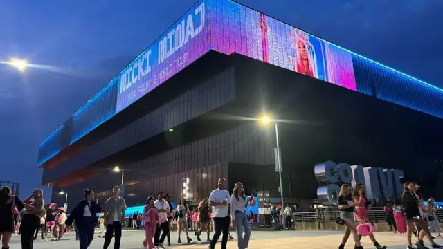 እቲ መደብ ዝተወደበሉ ኣዳራሽ