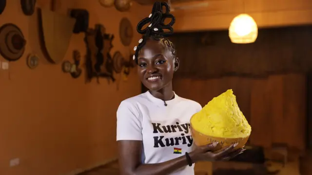 Hamamat carry calabash with yellow sheabutter