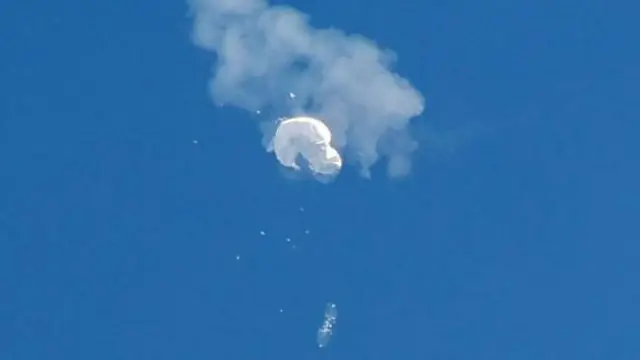 সন্দেহভাজন চীনা গুপ্তচর বেলুন গুলি করে আটলান্টিক মহাসাগরে নামিয়ে আনা হয়।