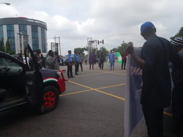 Awọn Ọlọpaa n ṣọ awọn oluwọde lati ma tasẹ agẹrẹ