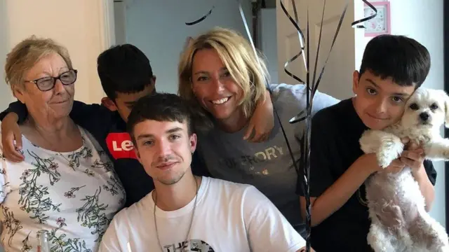 ድሒራ እታ ስድራቤት እውን ብምልእታ በቲ ቫይረስ ተለክፈት