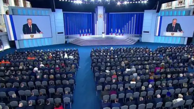 Putin'in konuşma yaptığı salon