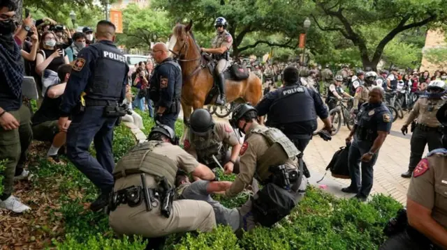 विद्यार्थी प्रदर्शन