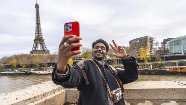 세계 각국 정부는 점점 더 여행자들의 소셜미디어 활동을 감시하고 있다