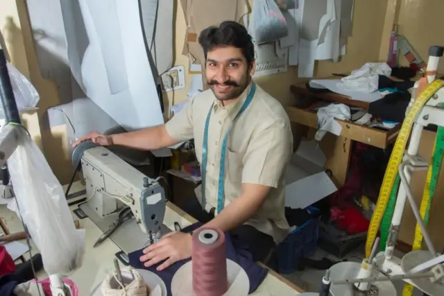 ఫ్యాషన్ డిజైనర్, డిజైనింగ్, కోర్సులు, జీతం, కెరీర్