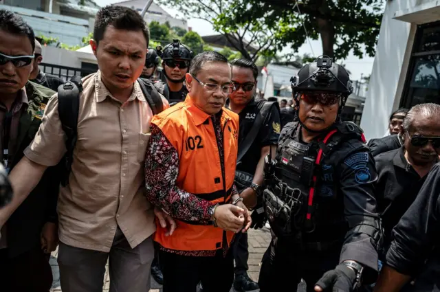 Polrestabes Semarang bersama Brimob Polda Jawa Tengah menerjunkan 301 personel gabungan untuk mengamankan jalannya sidang lanjutan Bupati Pati nonaktif Sudewo tersebut menyusul kehadiran massa pendukung dan kontra terhadap terdakwa yang menggelar aksi di sekitar lokasi persidangan..
