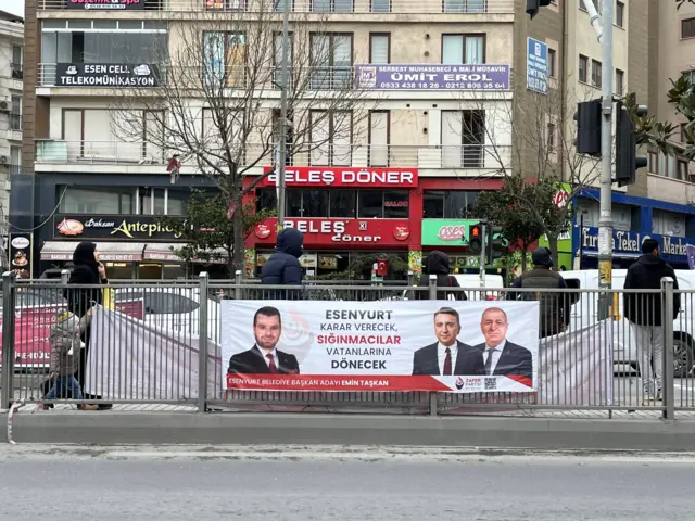 Zafer Partisi'nin sığınmacılarla ilgili seçim pankartı 