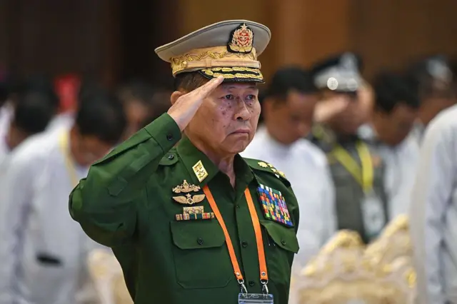 ဒုတိယဗိုလ်ချုပ်မှူးကြီး စိုးဝင်း ဒုတိယစစ်ခေါင်းဆောင်မဖြစ်လာခင် ကချင်ပြည်နယ်၊ မြစ်ကြီးနားမြို့အခြေစိုက် မြောက်ပိုင်းတိုင်းစစ်ဌာနချုပ် တိုင်းမှူးအဖြစ် တာဝန်ယူချိန်မှာ မြစ်ဆုံစီမံကိန်းကို စတင်အကောင်အထည်ဖော်ခဲ့ 