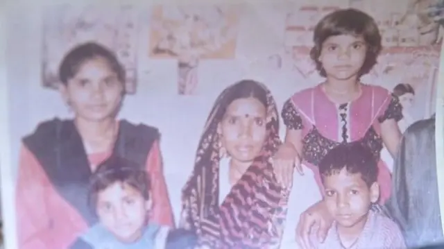 காஸியாபாத் குடும்பத்தில் தொலைந்துபோன சிறுவனின் பழைய புகைப்படம்