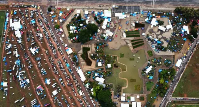 Imagem aérea mostra acampamento bolsonaristacomo sacar na betsulBrasília