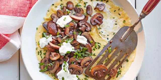 Un plat d'omelette à base de champigon est bon pour la santé.