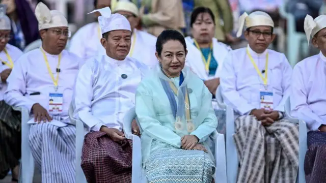 လွတ်လပ်ရေးနေ့အခမ်းအနားမှာ တွေ့ရတဲ့ ဒေါ်သက်သက်ခိုင်