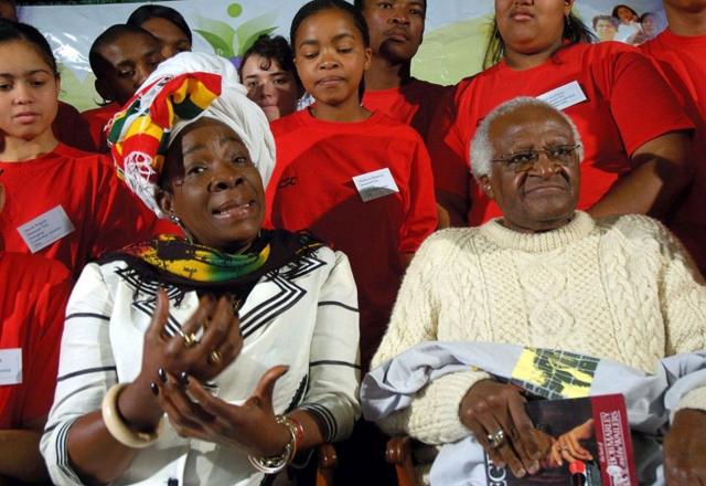 Rita junto al arzobispo sudafricano y Premio Nobel de la Paz, Desmond Tutu