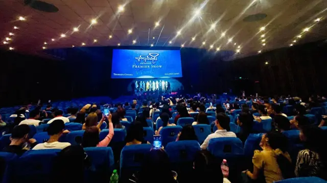 ရည်ရွယ်မိုးရုပ်ရှင်ပရက်ရှိုးမြင်ကွင်း