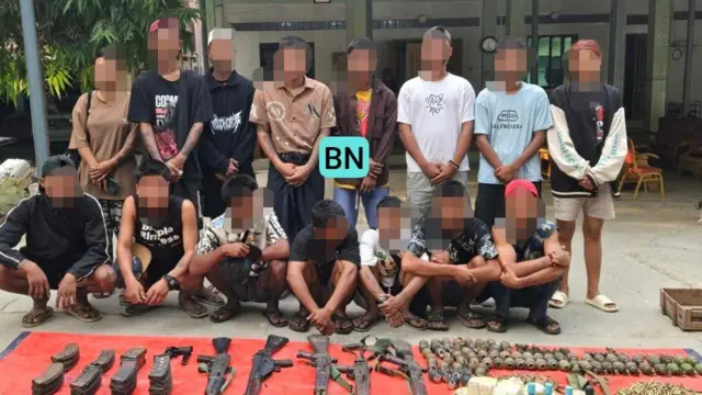 လက်နက်ချခဲ့တဲ့ မင်းကွန်းပလဖ ဒုတာဝန်ခံနဲ့ အဖွဲ့ဝင်တွေဆိုပြီး စစ်တပ်ထောက်ခံတဲ့ တယ်လီဂရန်ချန်နယ်တွေကနေ ထုတ်ပြန်လာတဲ့ပုံ