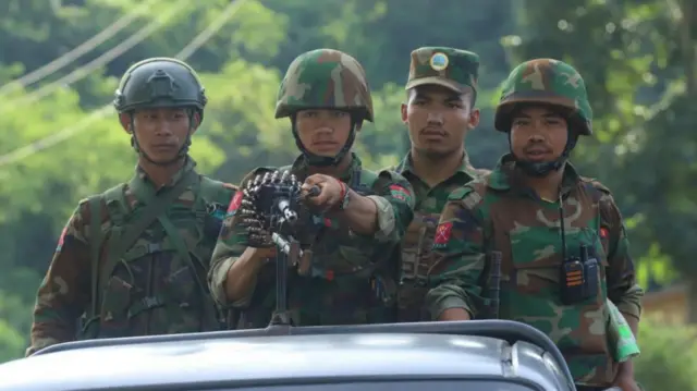 ၁၀၂၇ စစ်ဆင်ရေး အပိုင်း (၂) မှာ တွေ့ရတဲ့ TNLA တပ်ဖွဲ့ဝင်တွေ