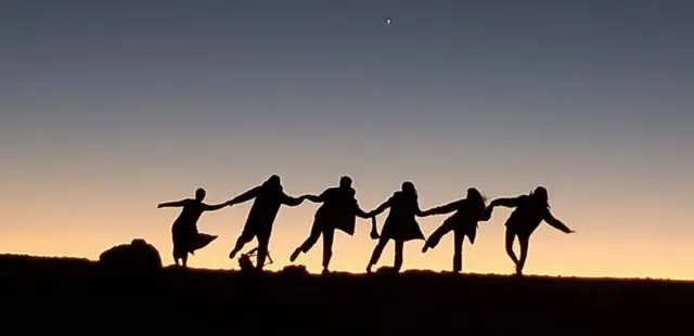 Namoota harka wal qabatan