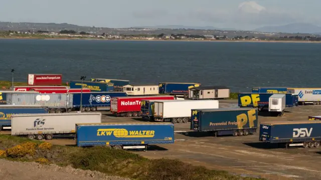 Các containers tại cảng Rosslare của Ireland
