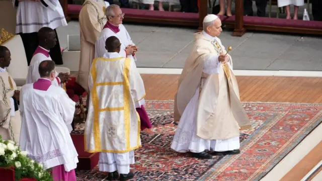 مراسم تحلیف پاپ لئون در میدان سن پیترو واتیکان