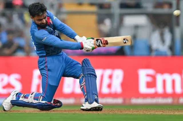 রাশিদ খান একই সাথে কার্যকর ব্যাটার হিসেবেও ভূমিকা পালন করতে পারেন