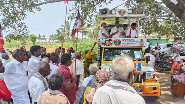 அ.தி.மு.க. வேட்பாளர் டி. லோகேஷ்