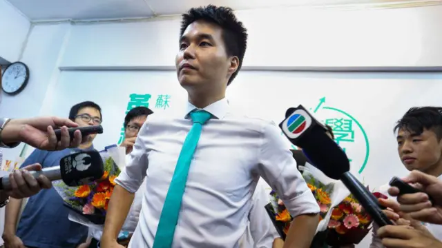 2017年9月18日，苏嘉豪在澳门赢得立法会选举后庆祝。