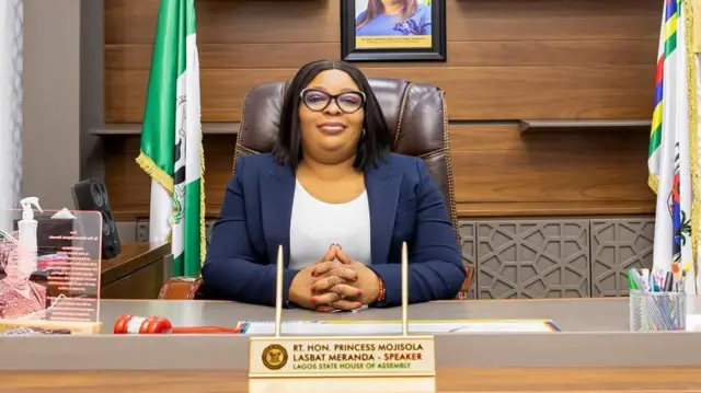 N'afọ 2015, Mojisola Meranda zọrọ ọkwa ma merie dịka onye omeiwu na-anọchiteanya Apapa Kọnstituensi 1 n'ụlọomeiwu Legọs steeti.