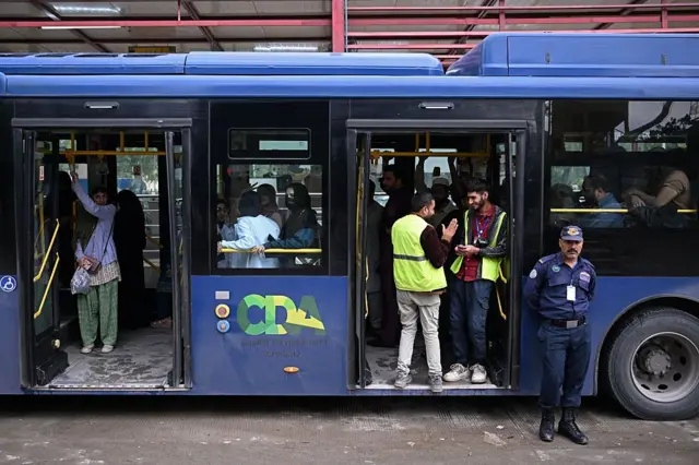 بس، پاکستان