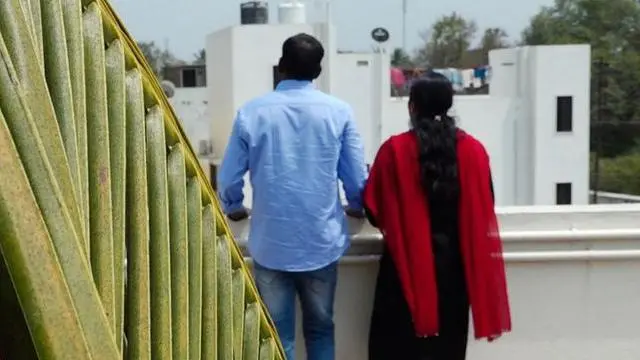 आंतरजातीय विवाह करणारं जोडपं