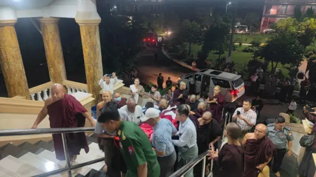 ဝင်းနိမ္မိတာရုံကျောင်းတိုက် ကို မန္တလေးကနေ ပြန်ရောက်လာတဲ့ ဘဒ္ဒန္တမုနိန္ဒာဘိဝံသရဲ့ ရုပ်ကလာပ်တော် 