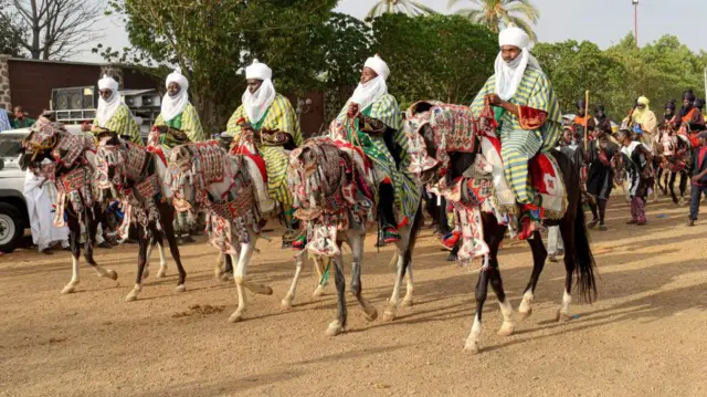 Wasu mutane haye da dawaki