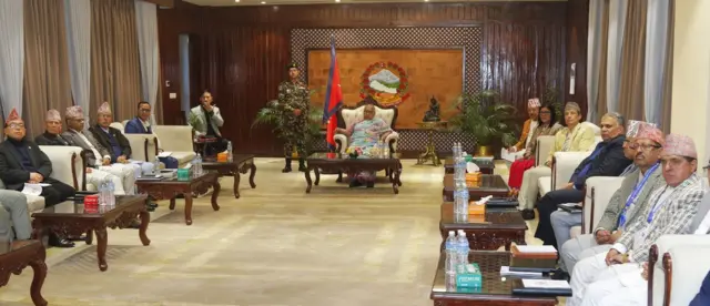 प्रधानमन्त्री कार्यालयमा निर्वाचन आयोगको ब्रिफिङ