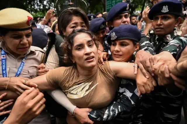 बृजभूषण शरण सिंह यांची महिला कुस्तीपटूंच्या लैंगिक छळ प्रकरणातून निर्दोष मुक्तता
