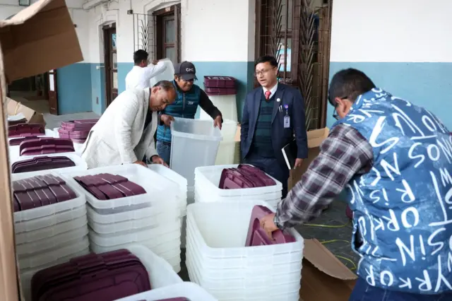 निर्वाचन सामग्रीको ढुवानी