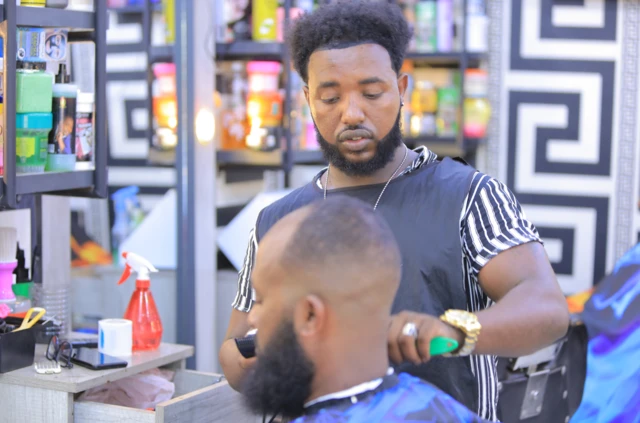 ሰለሞን ወደ ኡጋንዳ ከመምጣቱ በፊት መኖርያው ሱዳን ነበር።