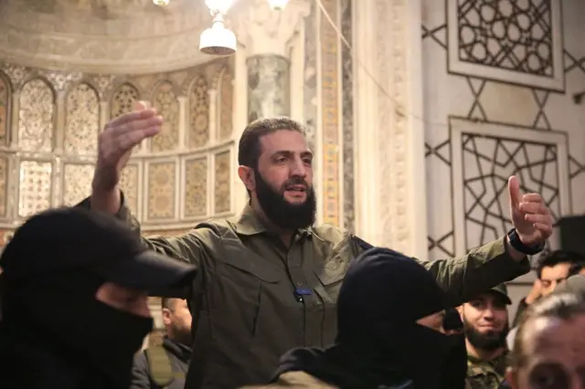 Abu Mohammad al-Jowlani habló este domingo en una mezquita.